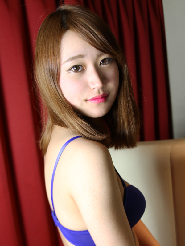 激安ヌキ道楽・難波店 あいな 27歳 T：160　B：84(C)　W：56　H：84